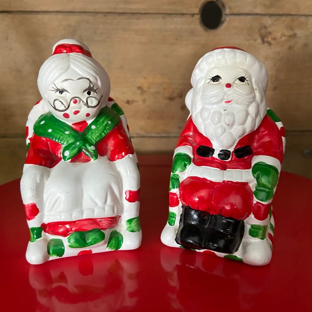Vintage Mr & Mrs Santa Claus Salt & Pepper Shake